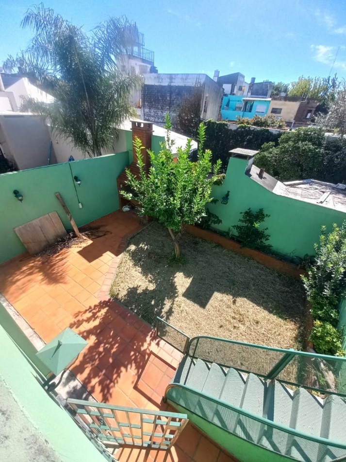 Casa 4 Dormitorios con Cochera, Jardin y Terraza en Barrio Arroyito