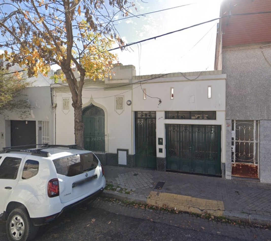Casa 4 Dormitorios con Cochera, Jardin y Terraza en Barrio Arroyito