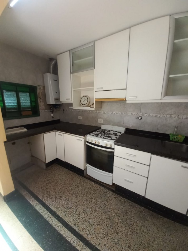 Casa 4 Dormitorios con Cochera, Jardin y Terraza en Barrio Arroyito