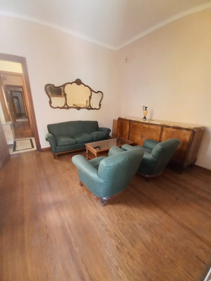 Casa 4 Dormitorios con Cochera, Jardin y Terraza en Barrio Arroyito