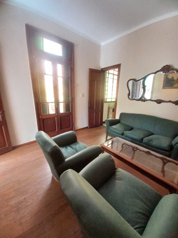 Casa 4 Dormitorios con Cochera, Jardin y Terraza en Barrio Arroyito