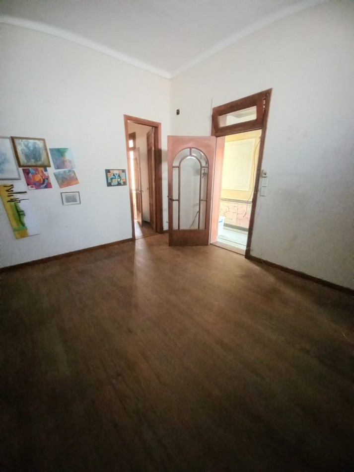 Casa 4 Dormitorios con Cochera, Jardin y Terraza en Barrio Arroyito