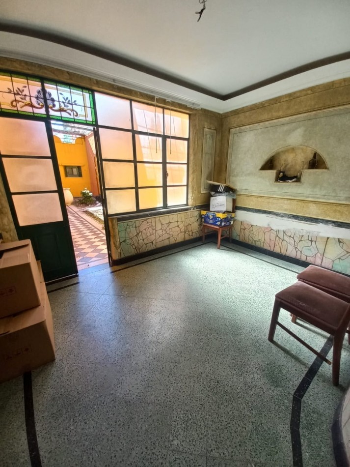 Casa 4 Dormitorios con Cochera, Jardin y Terraza en Barrio Arroyito