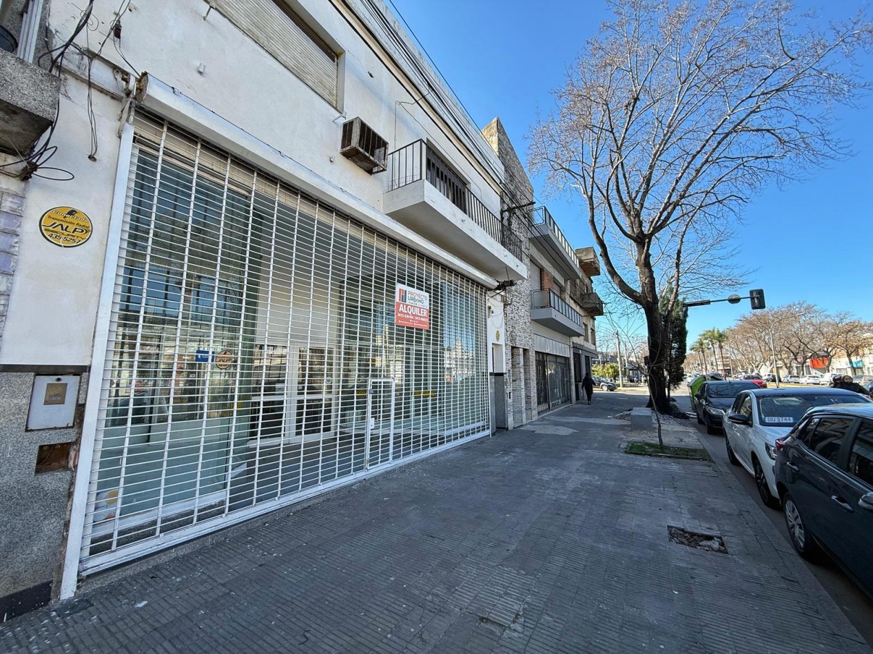 Local en Alquiler de 150 m2 Pte. Peron 3700