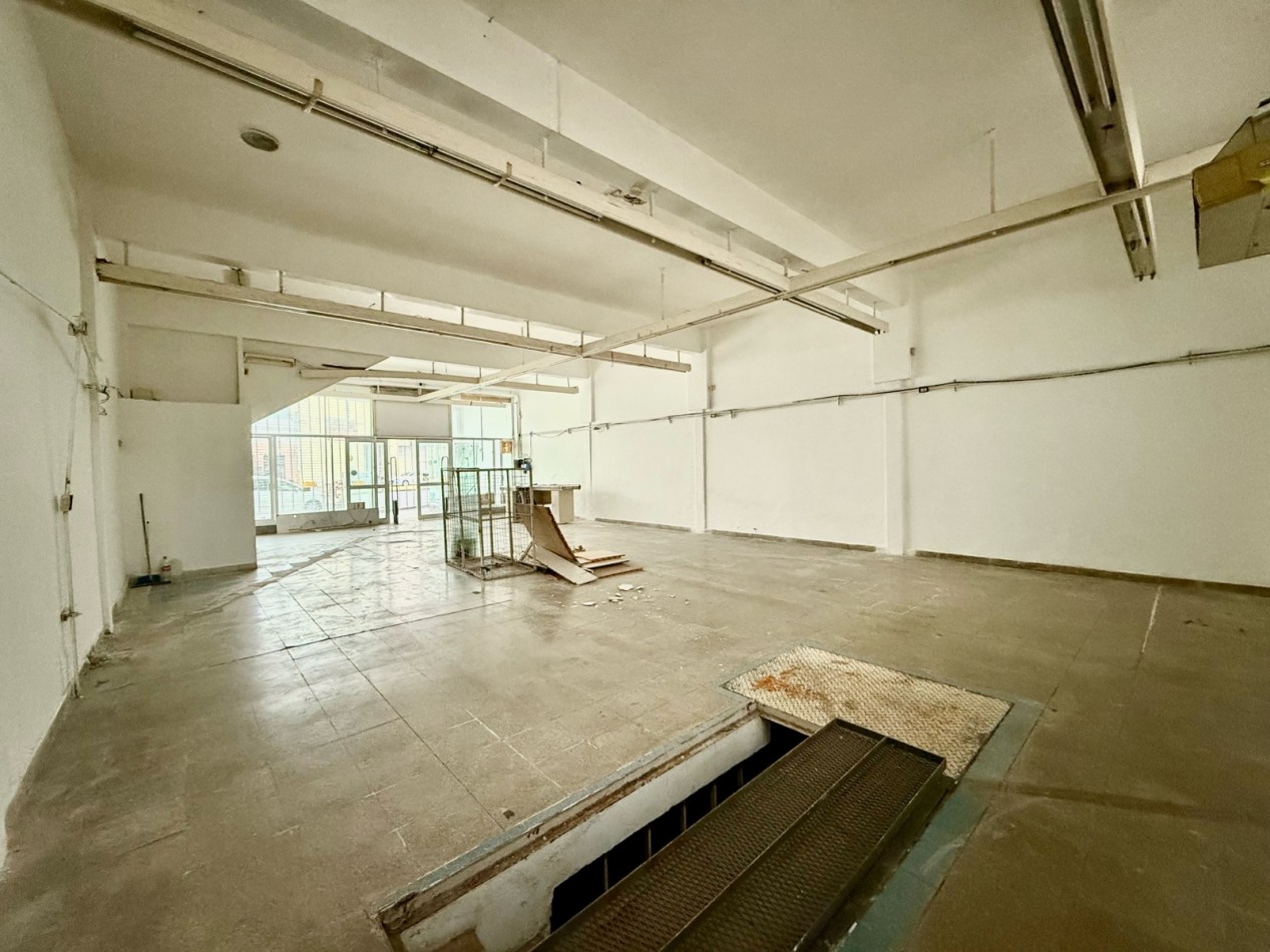Local en Alquiler de 150 m2 Pte. Peron 3700