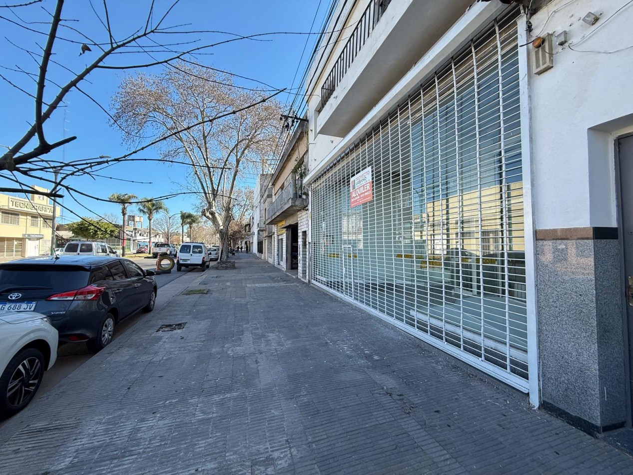 Local en Alquiler de 150 m2 Pte. Peron 3700