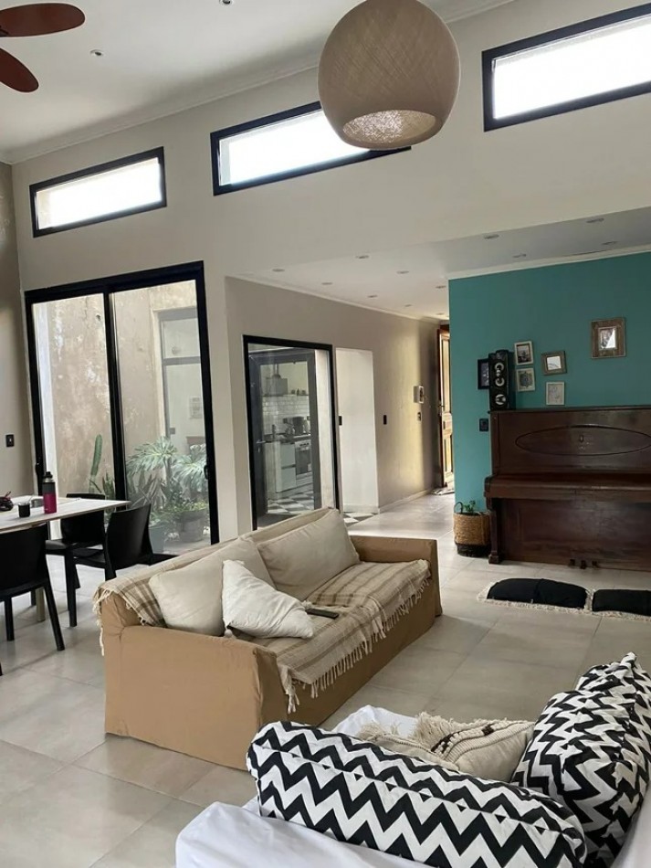 Casa 3 Dormitorios con Pileta y Jardin en Villa Amelia