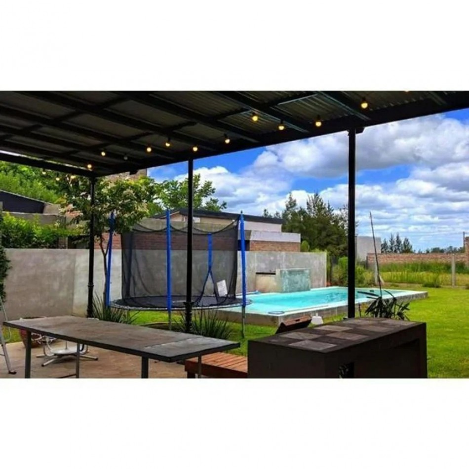 Casa 3 Dormitorios con Pileta y Jardin en Villa Amelia