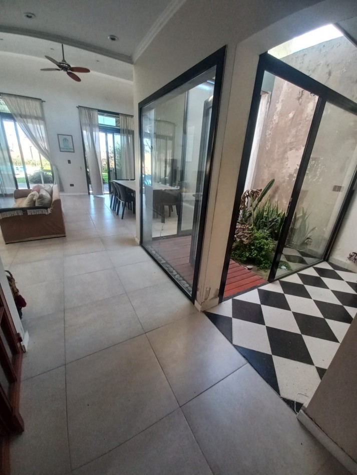 Casa 3 Dormitorios con Pileta y Jardin en Villa Amelia