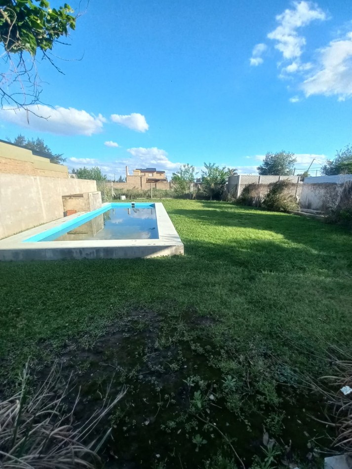 Casa 3 Dormitorios con Pileta y Jardin en Villa Amelia
