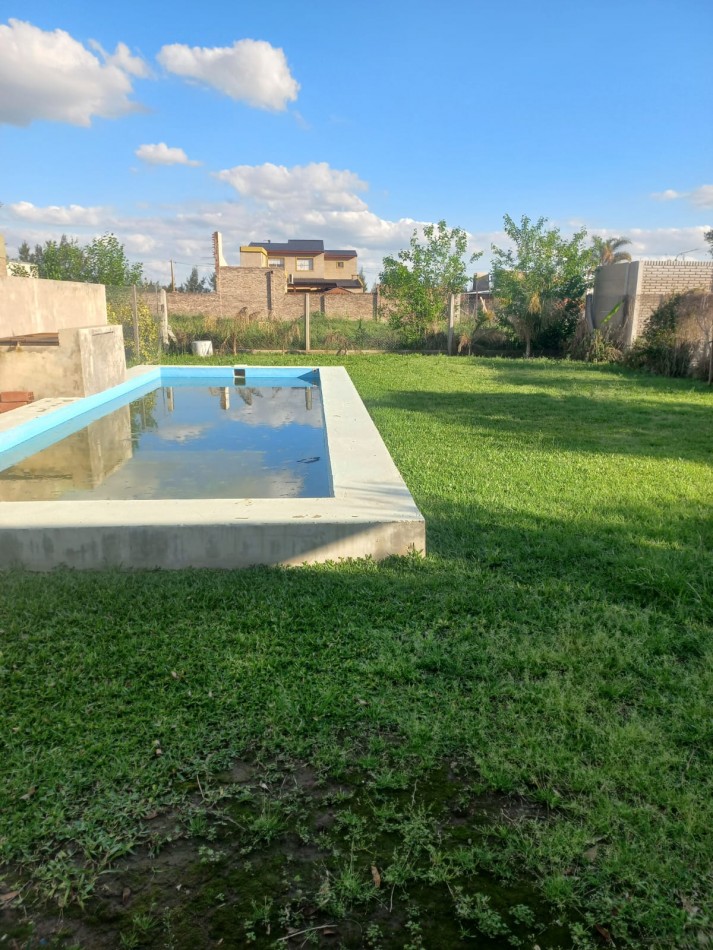 Casa 3 Dormitorios con Pileta y Jardin en Villa Amelia