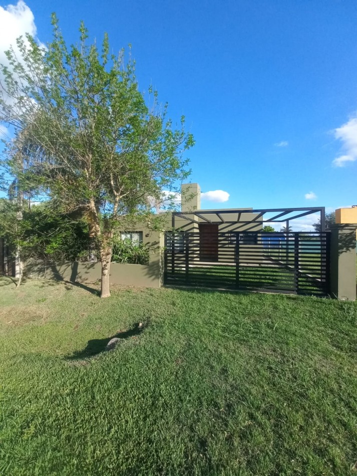 Casa 3 Dormitorios con Pileta y Jardin en Villa Amelia