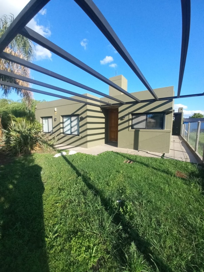 Casa 3 Dormitorios con Pileta y Jardin en Villa Amelia