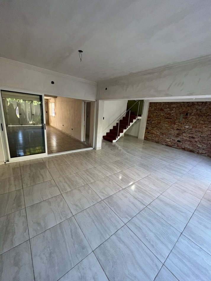 Venta Casa 2 Dormitorios con Cochera en Alvarez
