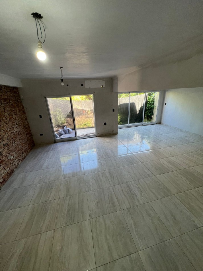 Venta Casa 2 Dormitorios con Cochera en Alvarez
