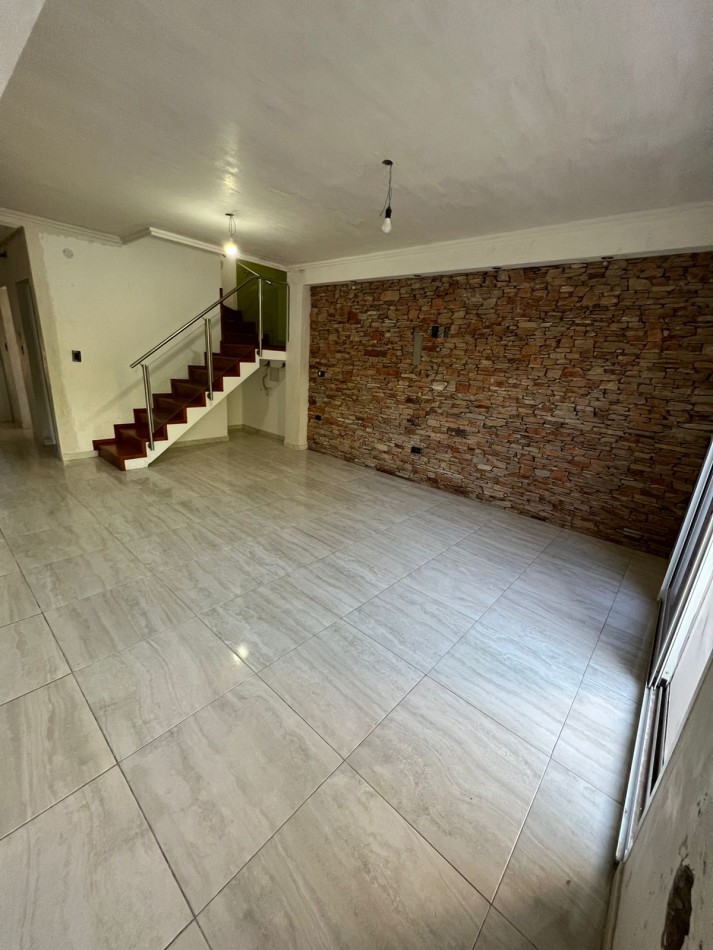 Venta Casa 2 Dormitorios con Cochera en Alvarez