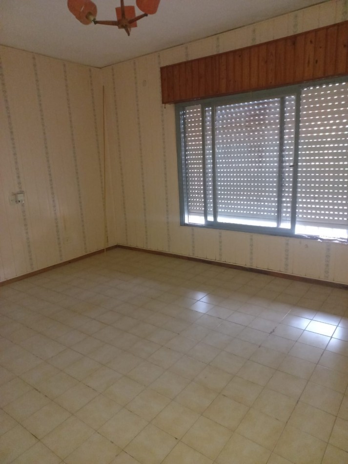 Casa centrica en Alvarez sobre Bv. Alvarez 400