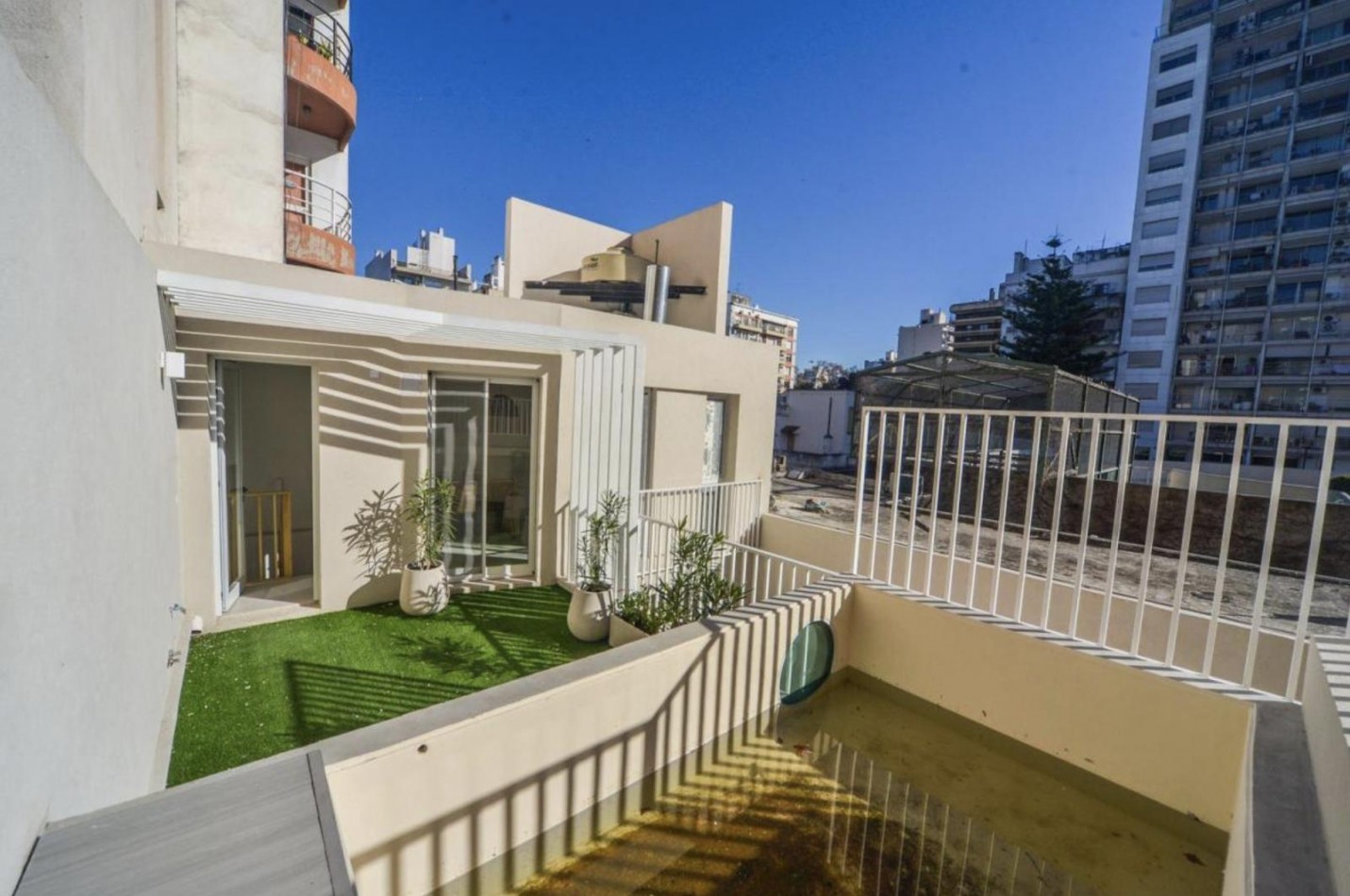 Casa 3 Dormitorios con Pileta y Parrillero Balcarce 1400