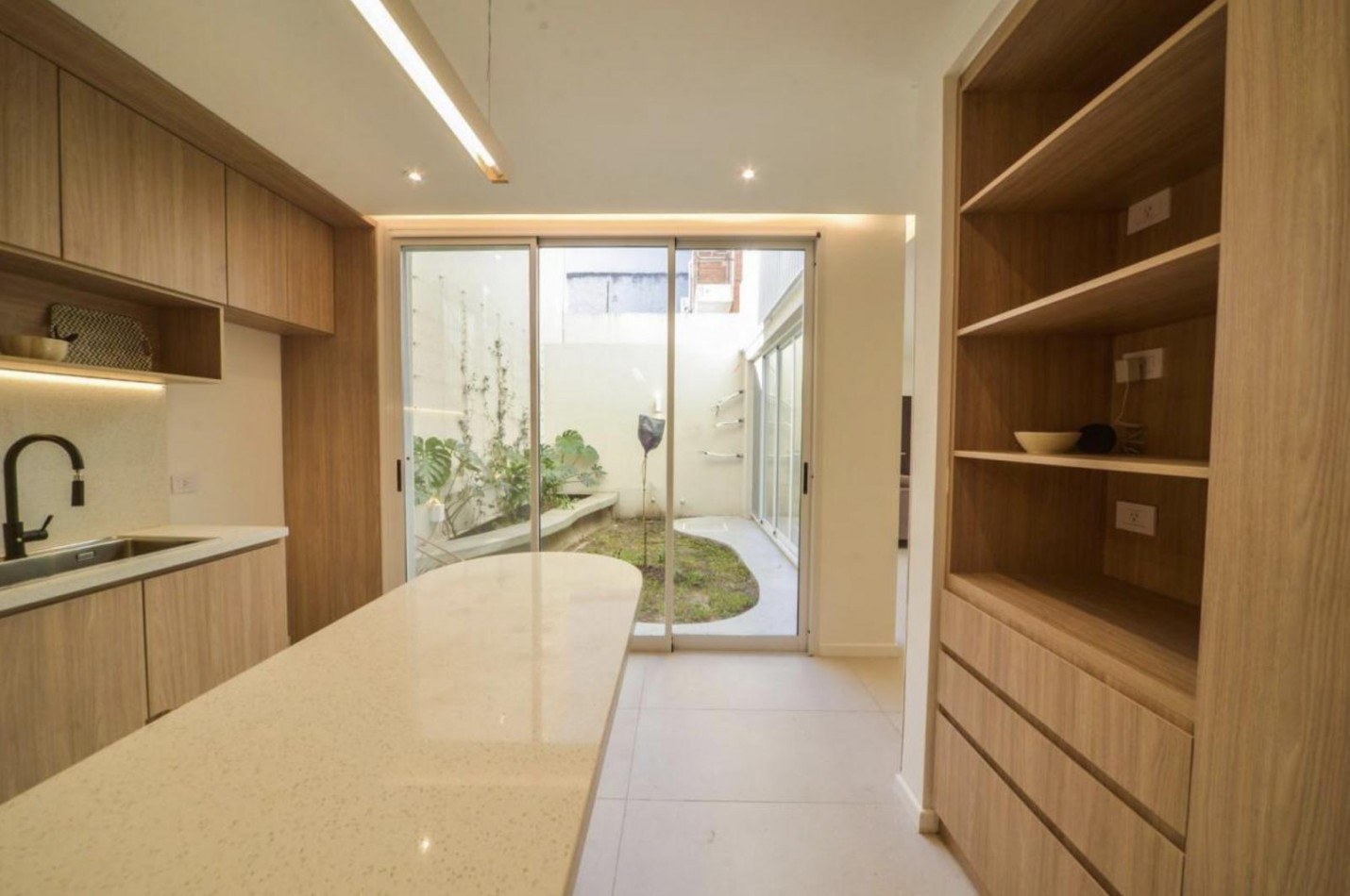 Casa 3 Dormitorios con Pileta y Parrillero Balcarce 1400