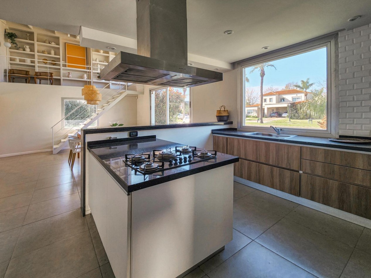 Venta Casa 3 Dormitorios con Pileta Funes Hill Miraflores