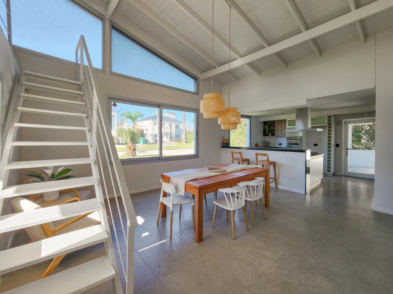 Venta Casa 3 Dormitorios con Pileta Funes Hill Miraflores