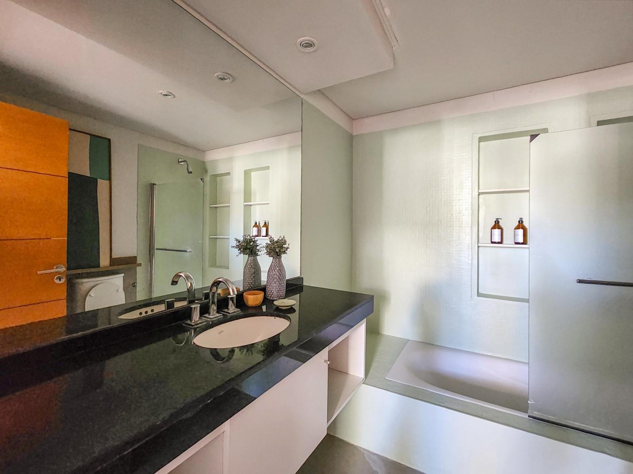 Venta Casa 3 Dormitorios con Pileta Funes Hill Miraflores