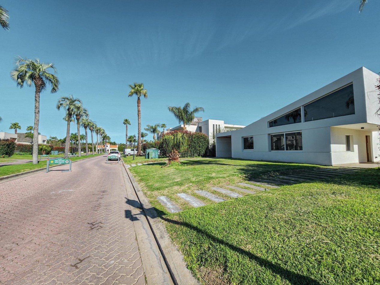 Venta Casa 3 Dormitorios con Pileta Funes Hill Miraflores