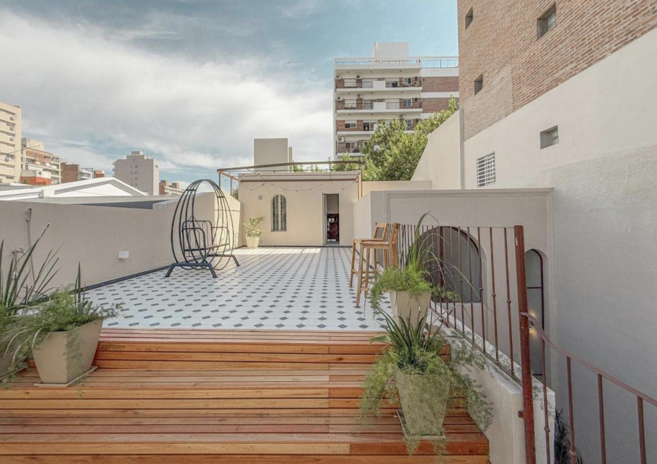 Casa 4 Dormitorios con Cochera, Pileta, Patio y Terraza Viamonte 1400 Barrio Abasto
