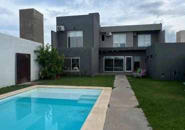 Venta Casa 4 Dormitorios con Pileta en Campiñas de Piñero