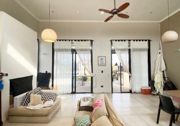 Casa 3 Dormitorios con Pileta y Jardin en Villa Amelia