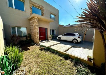 Casa de 3 Dormitorios con Piscina, Cava Subterranea, Gimnasio y Sauna en Alvarez