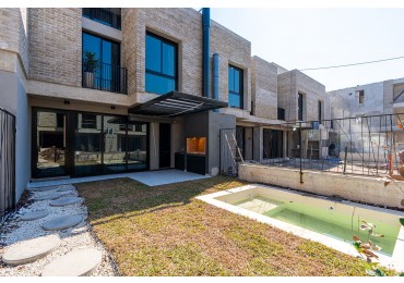 Venta Casa 3 Dormitorios con Pileta y Parrillero en Fisherton Wilde 455 bis